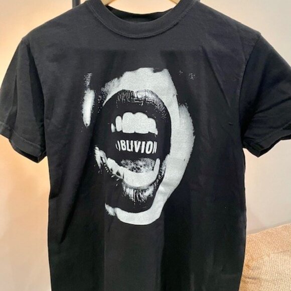 Oblivion Bite Tee - Picture 1 of 2